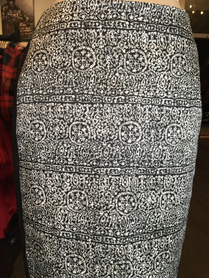 Balenciaga Sz 40 Black White Print Pencil Skirt Runway 2014 NWT 1-196-72019