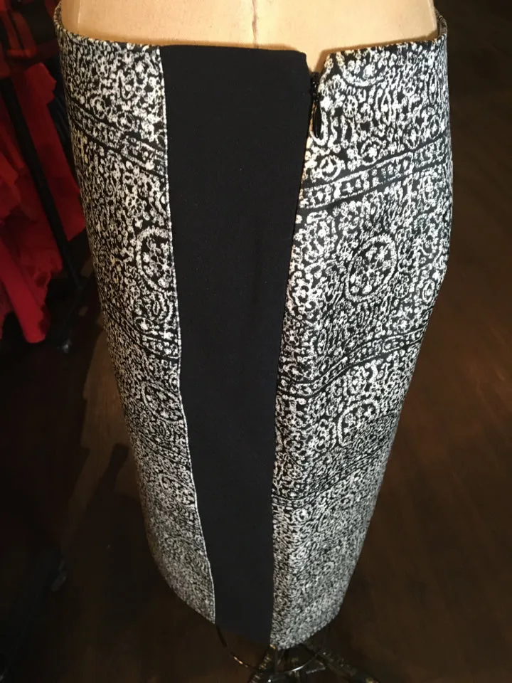 Balenciaga Sz 40 Black White Print Pencil Skirt Runway 2014 NWT 1-196-72019