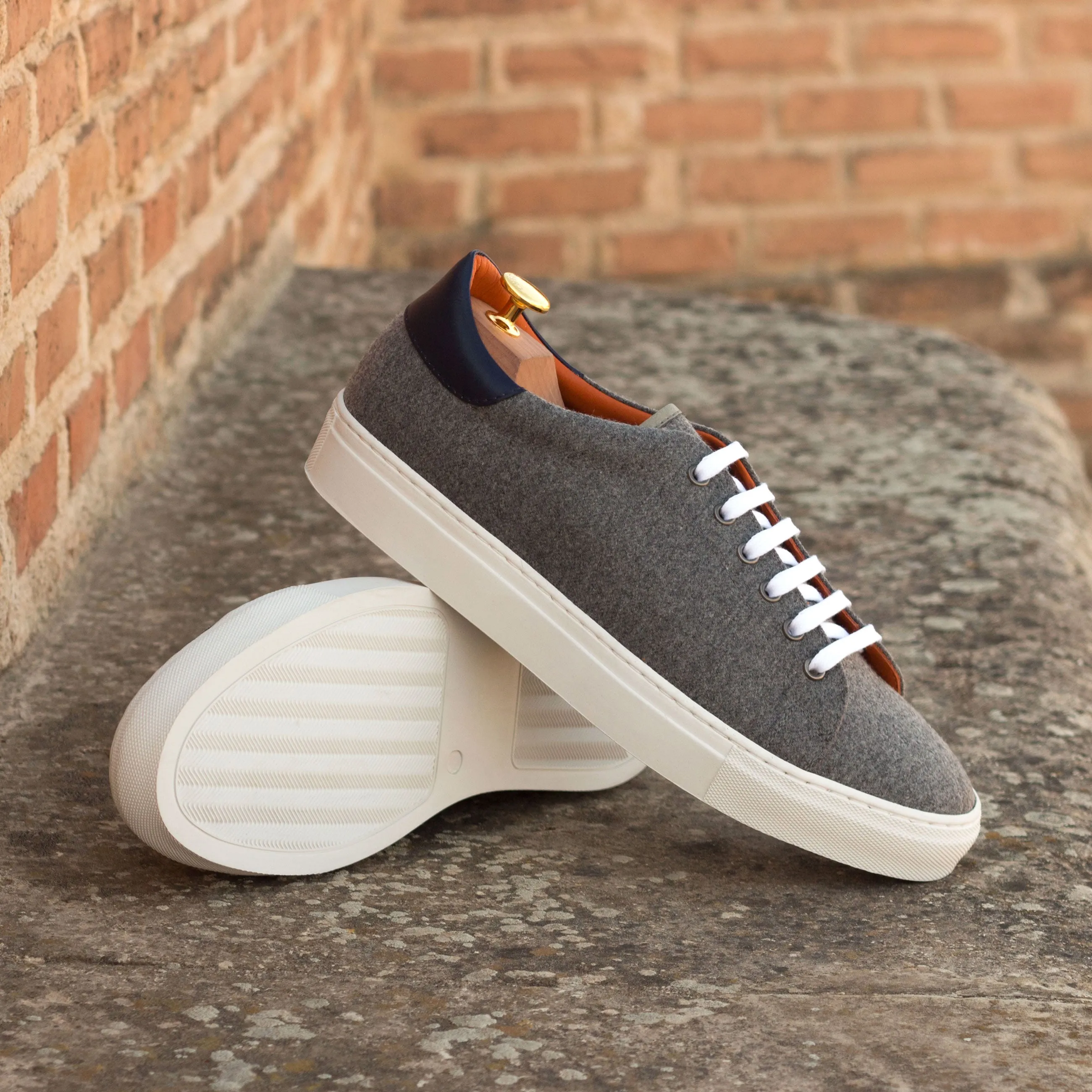 DapperFam Rivale in Light Grey Men's Flannel Trainer